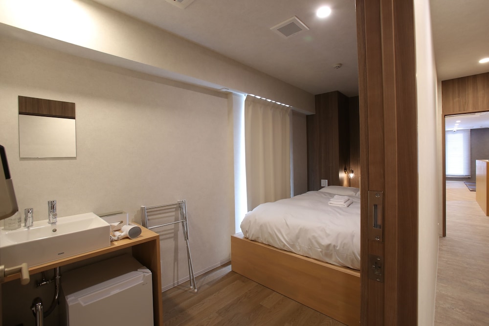 ダブルルーム 禁煙 シティビュー 客室1 | OHWA hostel minowa station