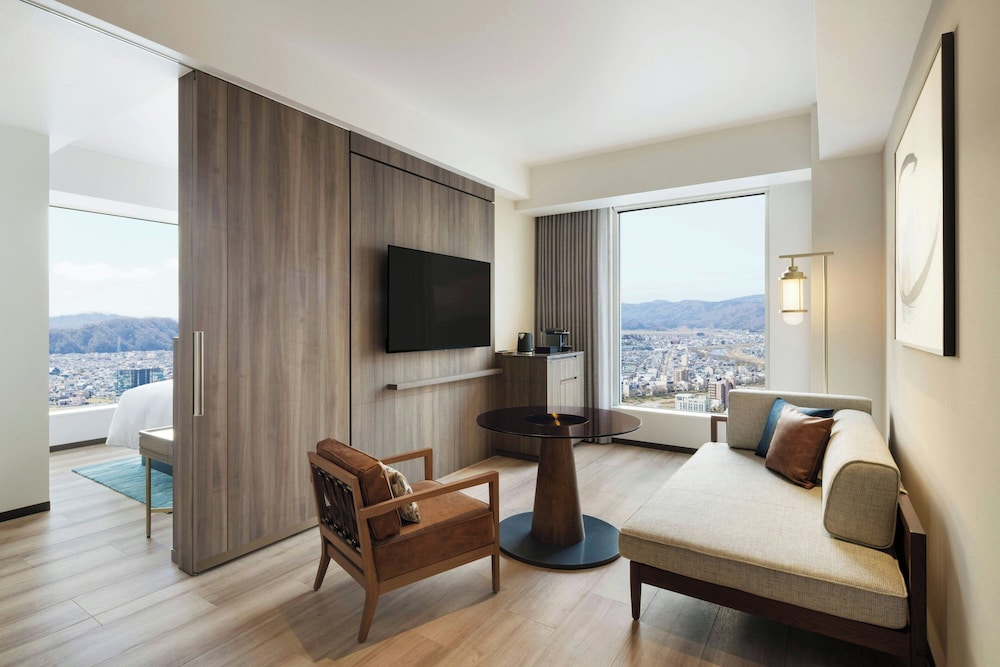 スイート キングベッド 1 台 禁煙 シティビュー (1 Bedroom) 客室1 | コートヤード・バイ・マリオット福井