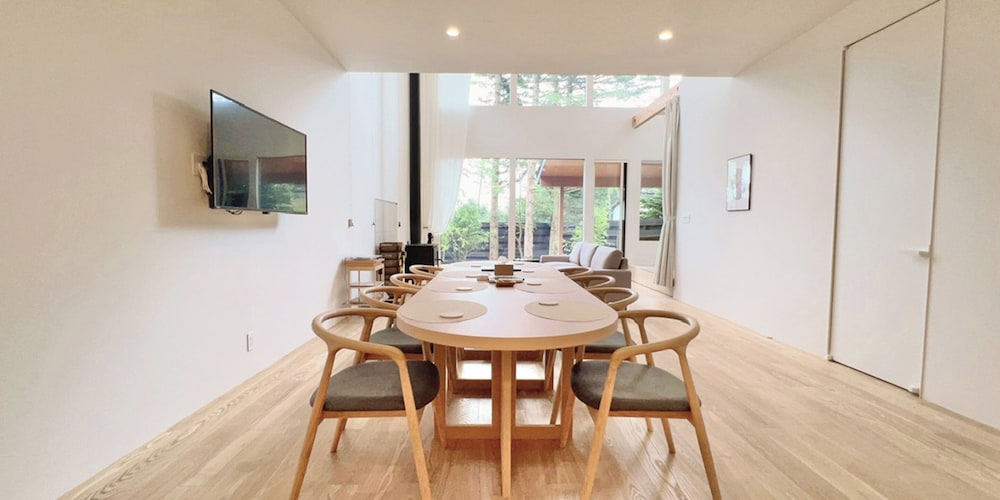 檜風呂棟 リビング エリア1 | 軽井沢ハウスヴィラ