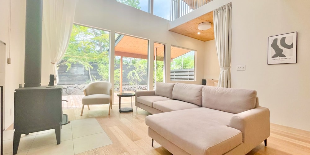 サウナ棟 リビング エリア1 | 軽井沢ハウスヴィラ