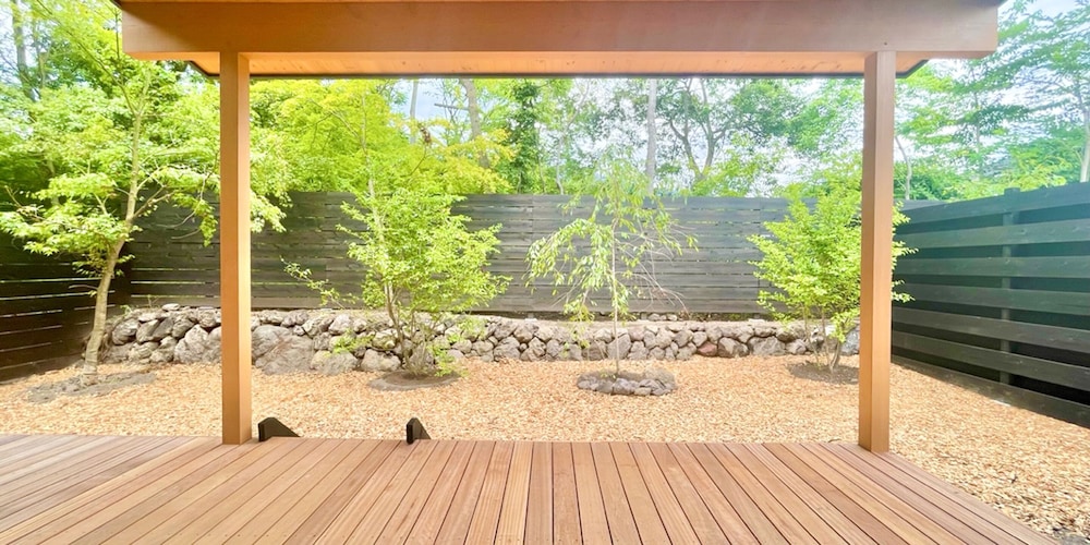 サウナ棟 テラス / パティオ2 | 軽井沢ハウスヴィラ