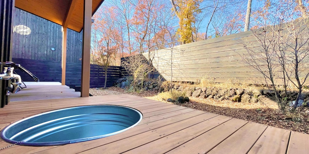 サウナ棟 テラス / パティオ1 | 軽井沢ハウスヴィラ