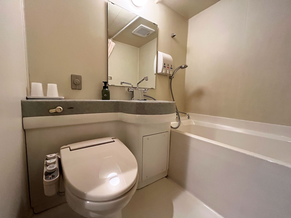 ダブルルーム バスルーム0 | ガーデンズステイ