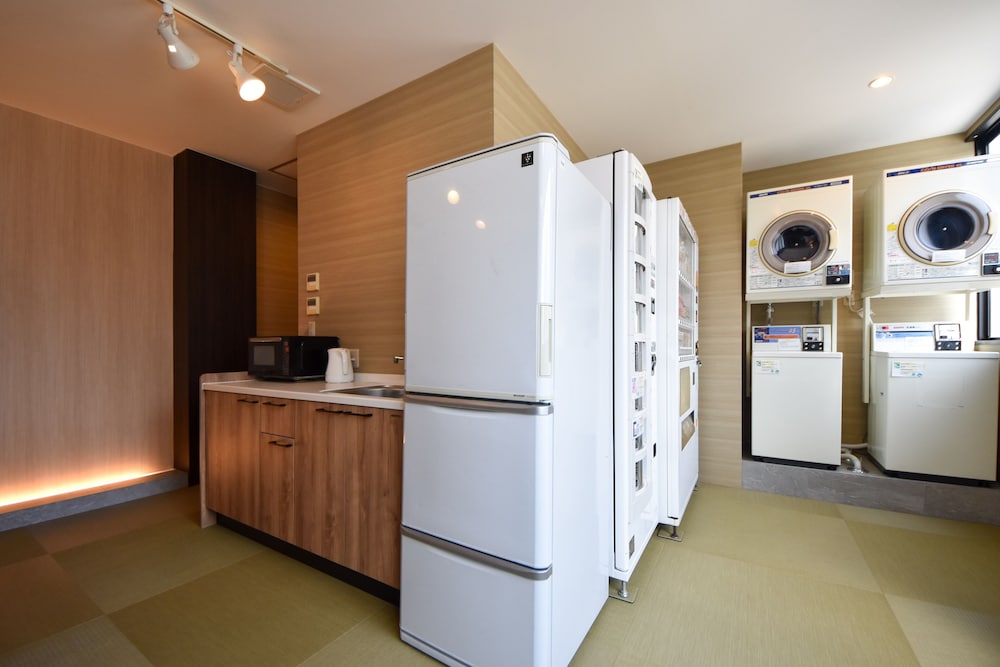 ベーシック ダブルルーム 共用キッチン設備0 | Hotel Base Nara