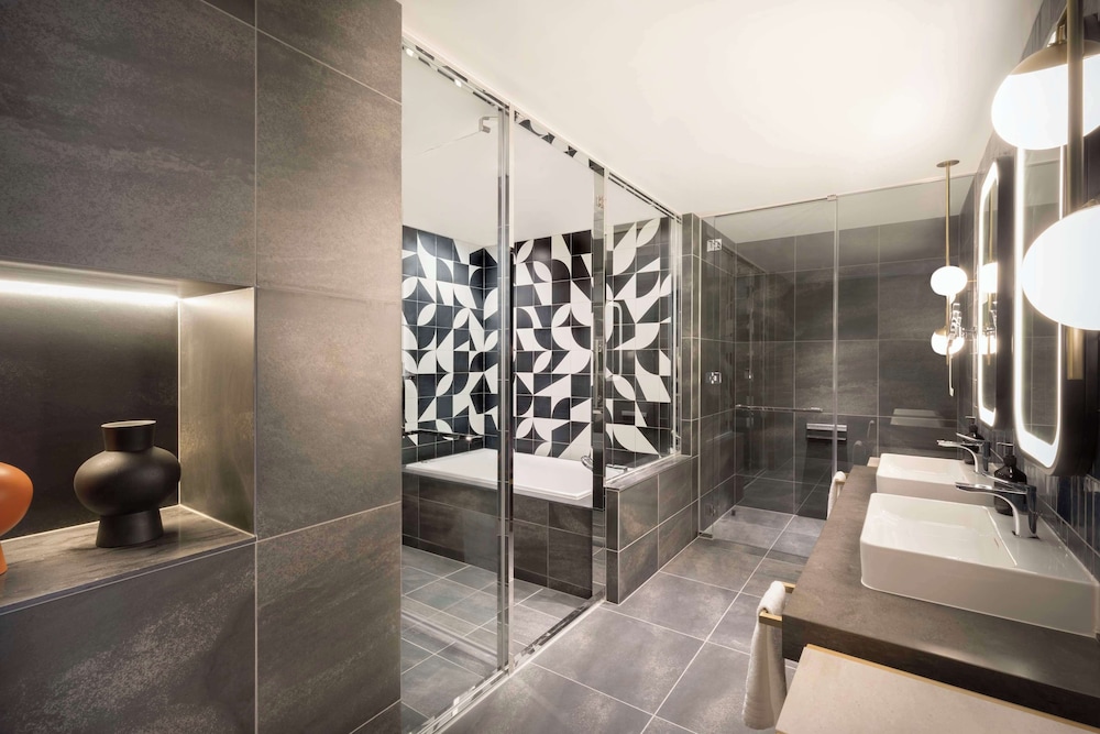 パノラマスイート (キングベッド) バスルーム0 | キャノピー by ヒルトン大阪梅田