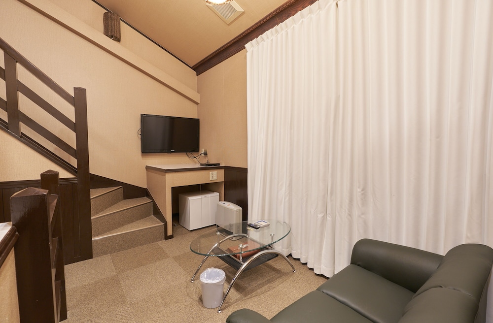 ダブルルーム ダブルベッド 1 台 リビング エリア3 | ホテル プリンセス - 大人限定