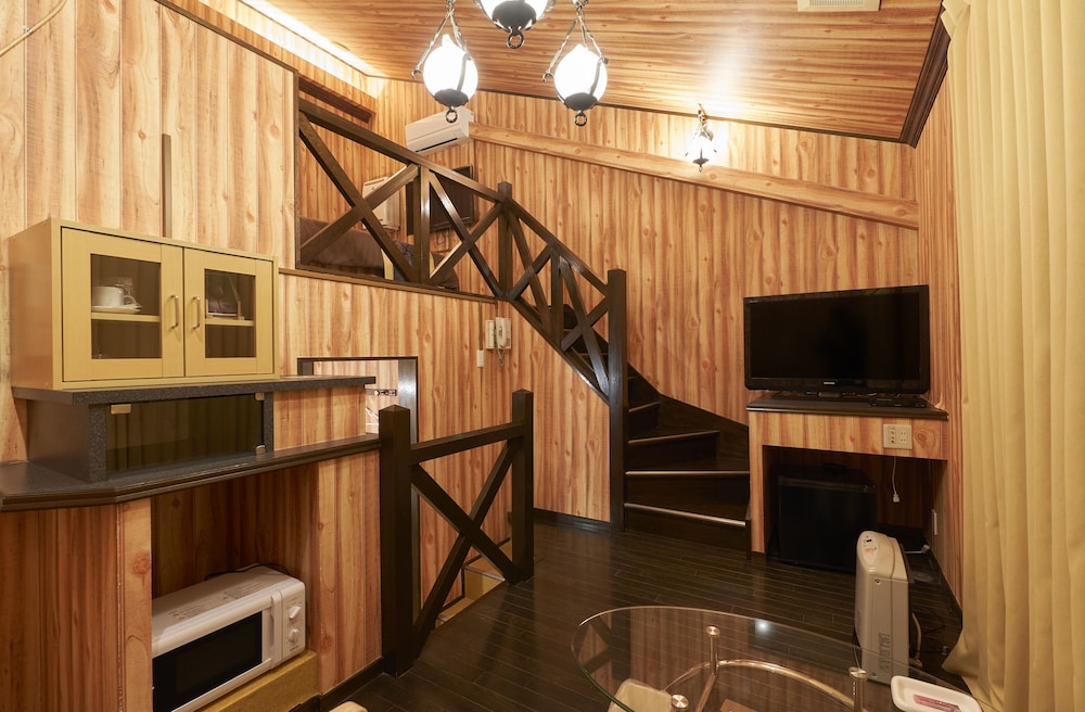 ダブルルーム ダブルベッド 1 台 リビング エリア2 | ホテル プリンセス - 大人限定