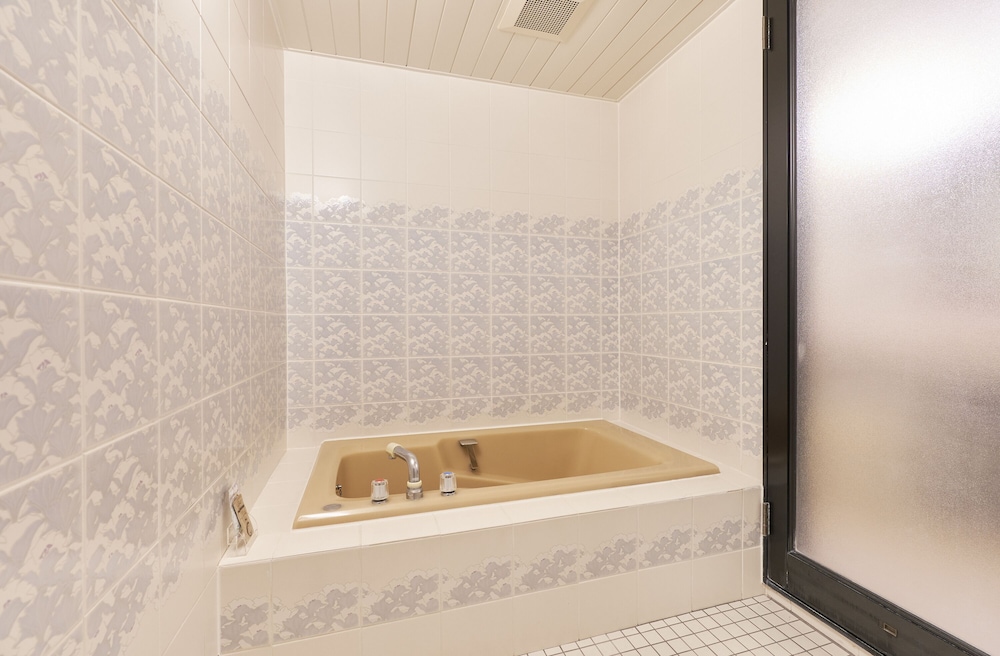 ダブルルーム ダブルベッド 1 台 バスルーム1 | ホテル プリンセス - 大人限定