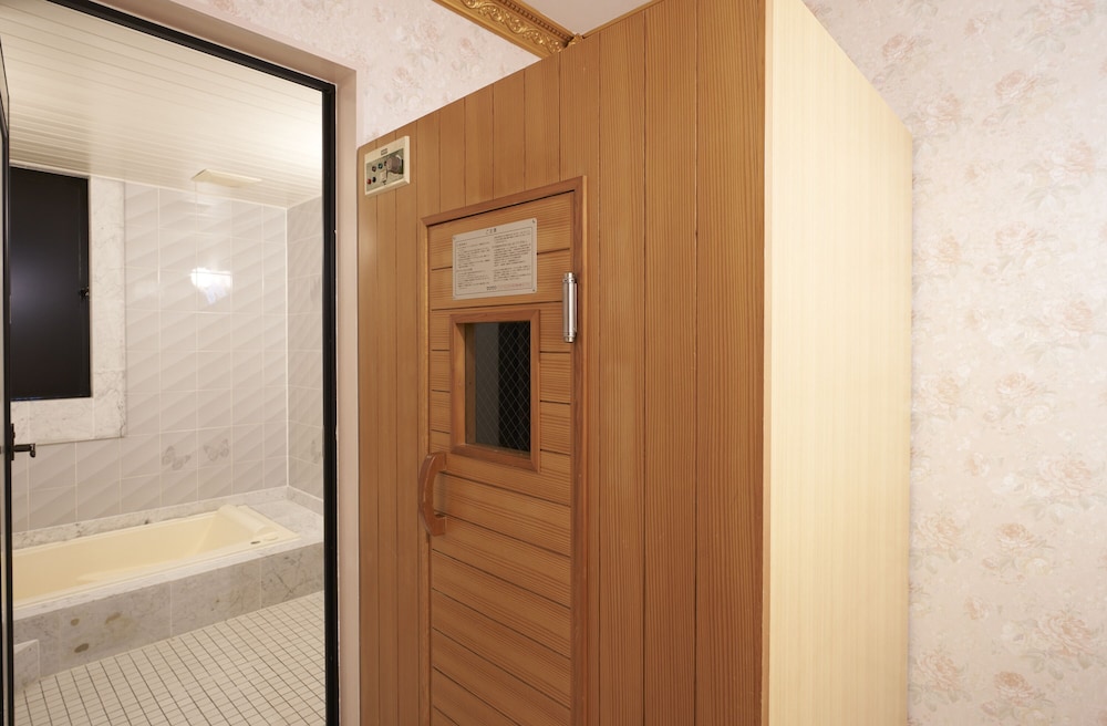 ダブルルーム ダブルベッド 1 台 客室10 | ホテル プリンセス - 大人限定