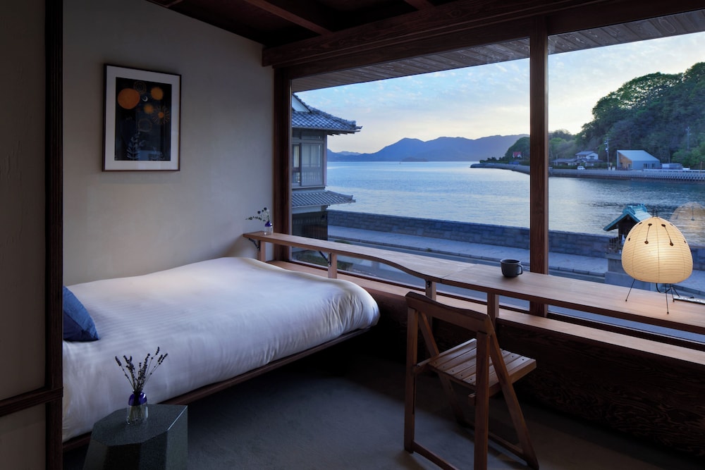 ダブルルーム ダブルベッド 1 台 共用バスルーム シービュー 部屋からの景観0 | SOIL Setoda