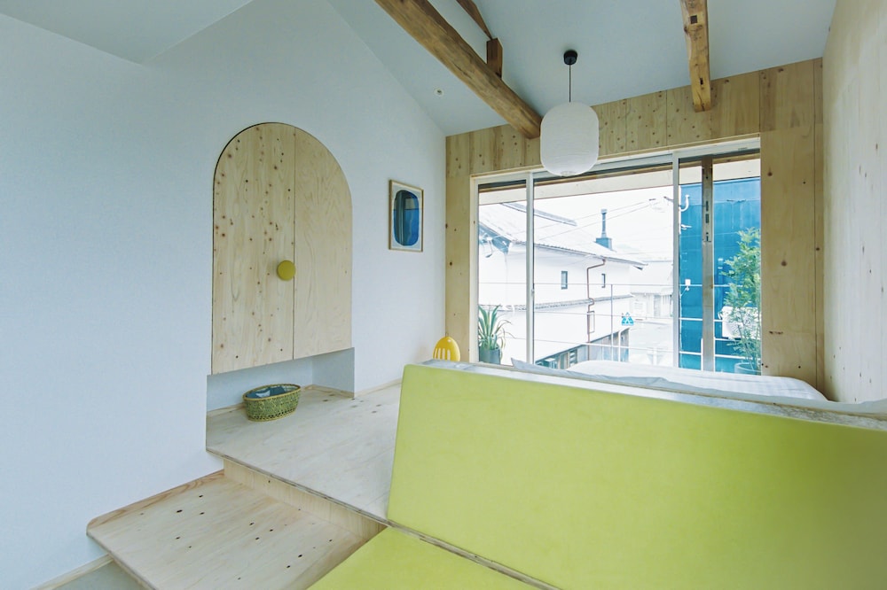 デラックス ダブルルーム ダブルベッド 1 台 テラス シティビュー 客室2 | SOIL Setoda