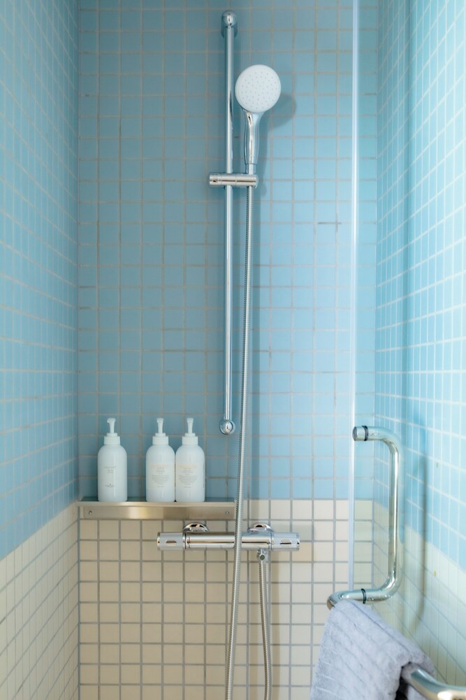 シティ スタジオ ダブルベッド 1 台 テラス 別館 バスルーム0 | SOIL Setoda