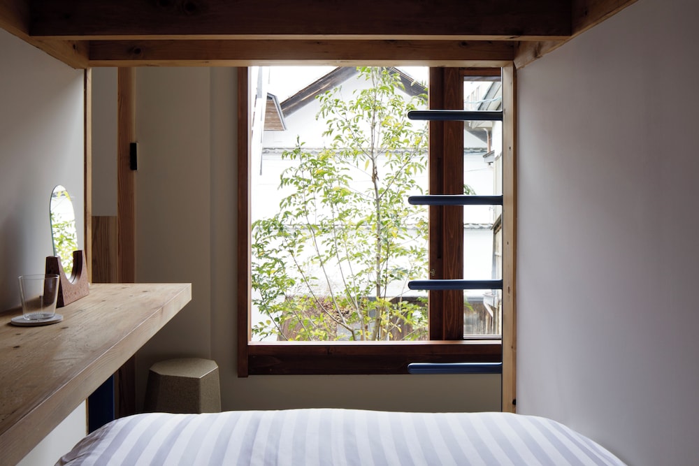 ファミリー 4 人部屋 共用バスルーム 部屋からの景観0 | SOIL Setoda