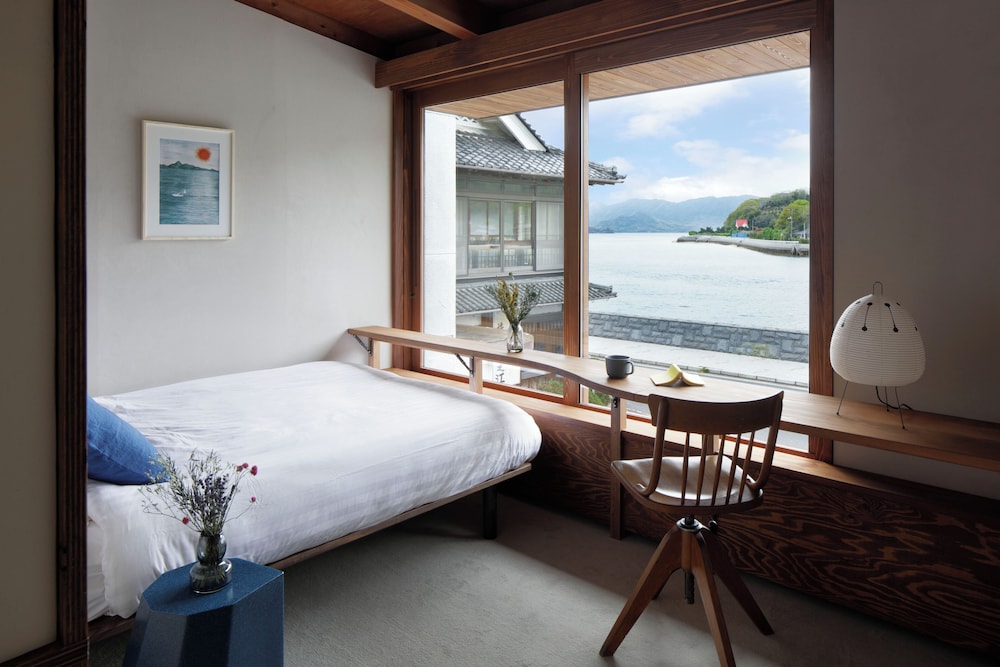 ダブルルーム ダブルベッド 1 台 共用バスルーム シービュー | SOIL Setoda