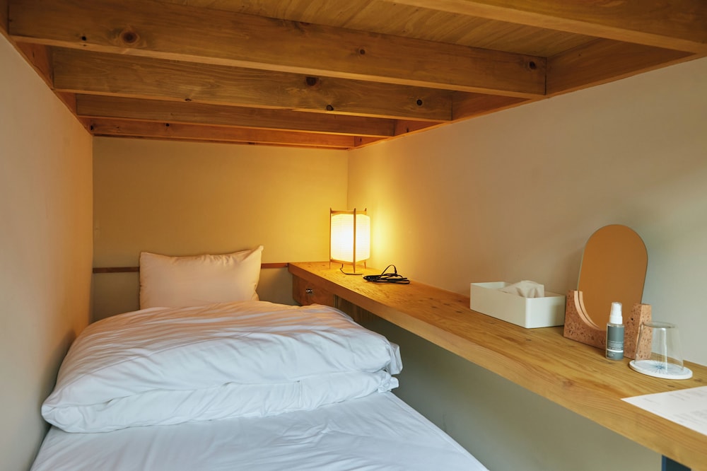 ファミリー 4 人部屋 共用バスルーム 客室1 | SOIL Setoda