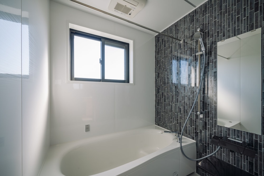 エクスクルーシブ ヴィラ 3 ベッドルーム キッチン ガーデンビュー バスルーム0 | Private House うーじ家