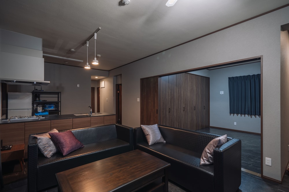 エクスクルーシブ ヴィラ 3 ベッドルーム キッチン ガーデンビュー リビング エリア5 | Private House うーじ家