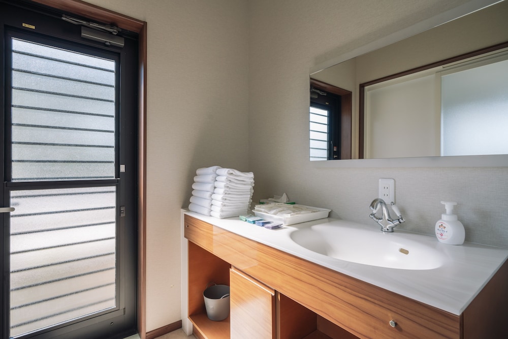 エクスクルーシブ ヴィラ 3 ベッドルーム キッチン ガーデンビュー バスルームの設備0 | Private House うーじ家