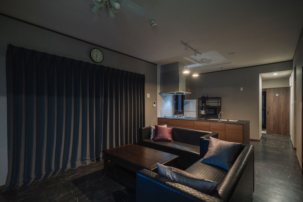 エクスクルーシブ ヴィラ 3 ベッドルーム キッチン ガーデンビュー リビング エリア3 | Private House うーじ家