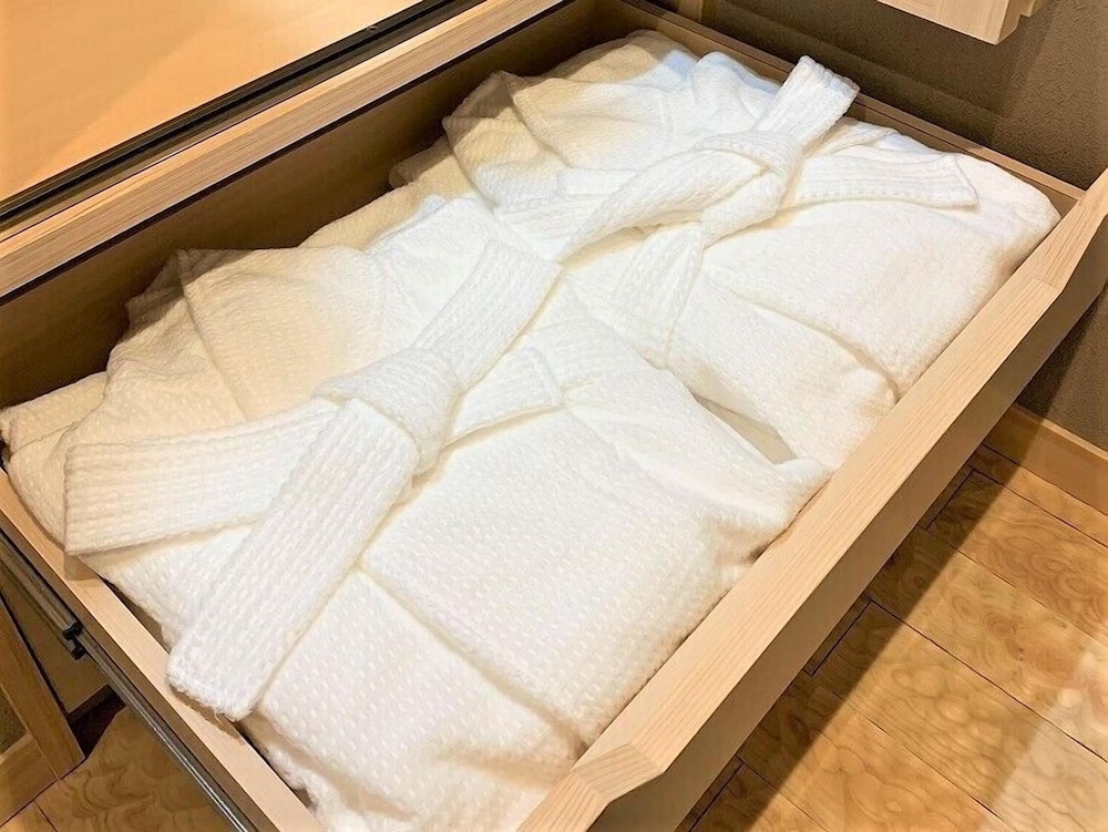 【露天風呂＋テラス付き】スイートルーム『宝富士・赤富士』 客室の設備とサービス2 | ホテル四季の館 箱根芦ノ湖