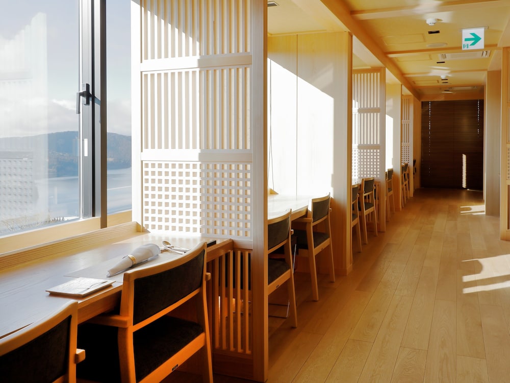 レストラン1 | ホテル四季の館 箱根芦ノ湖 | ホテル四季の館 箱根芦ノ湖