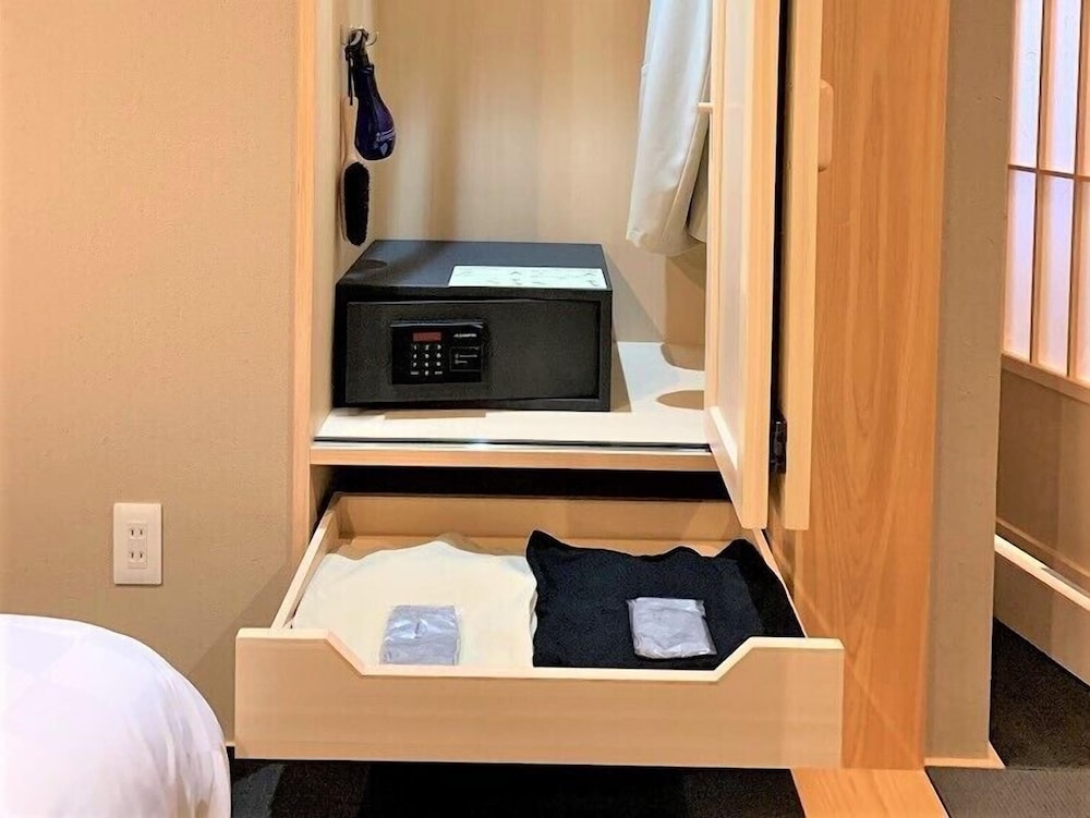 【露天風呂＋テラス付き】癒しの洋室ツイン『なごみ』 客室の設備とサービス2 | ホテル四季の館 箱根芦ノ湖