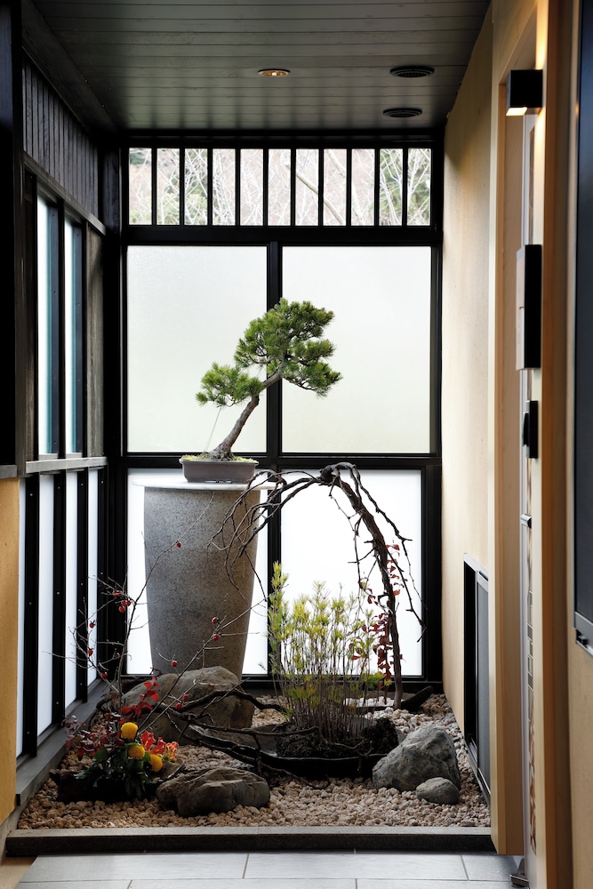 【露天風呂＋内風呂】"四季彩"スイートルーム「薄」 客室2 | ホテル森の風箱根仙石原