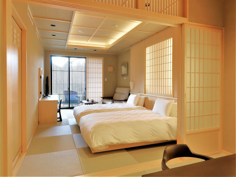 【露天風呂付き客室】"四季彩"みやび【和室＋和室ツイン】 客室1 | ホテル森の風箱根仙石原