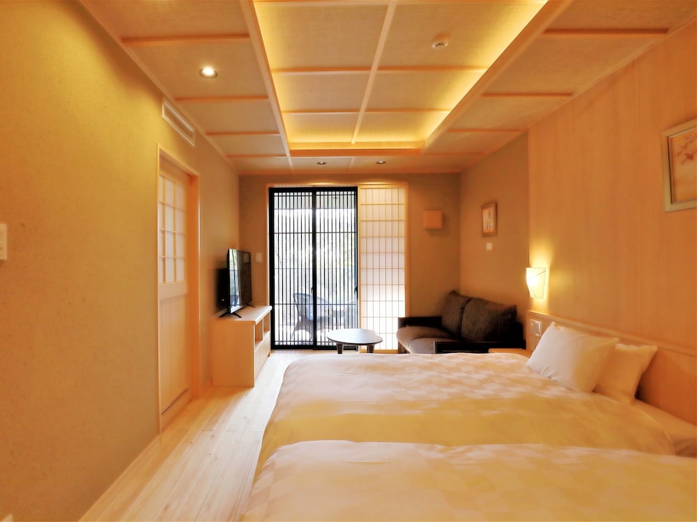 【露天風呂付き客室】"四季彩"なごみ【洋室ツイン】 客室1 | ホテル森の風箱根仙石原