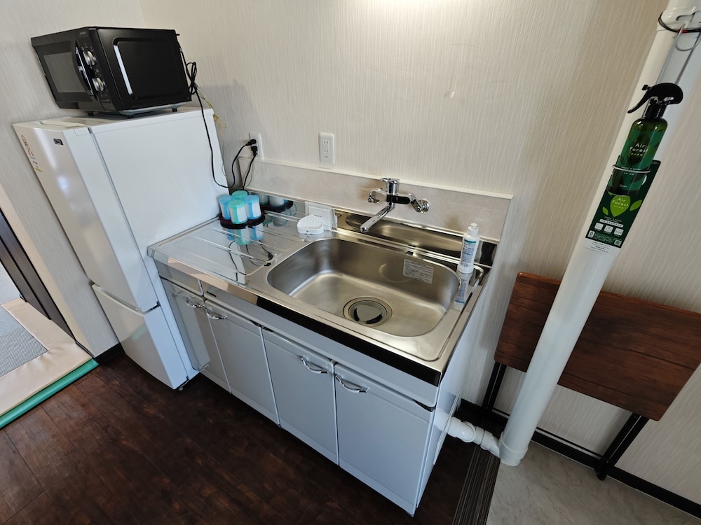 ファミリー 4 人部屋 専用キッチン0 | AMAWARI HOTEL