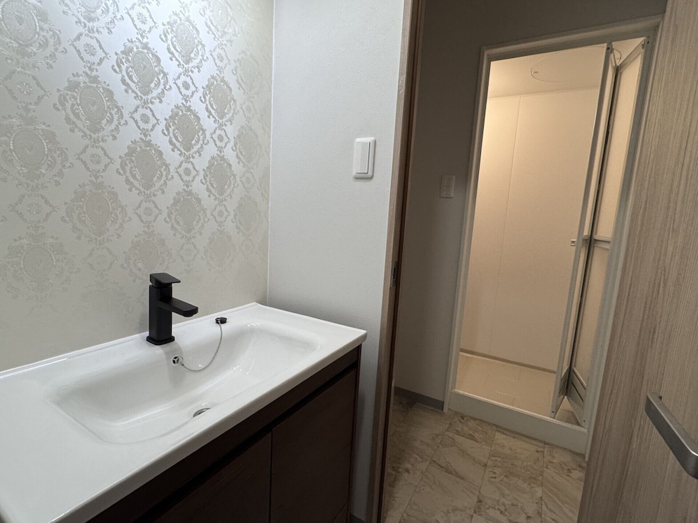 201 ツインルーム シャワー＆トイレ共有 バスルーム0 | ビーチサイドペンションみーばる