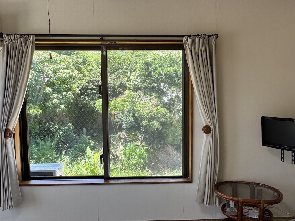 212 和室/布団 シャワー＆トイレ付 客室1 | ビーチサイドペンションみーばる