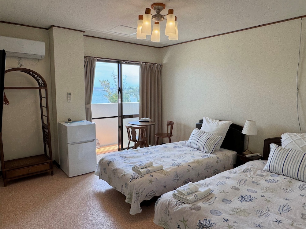 215 シャワー&トイレ付 | ビーチサイドペンションみーばる