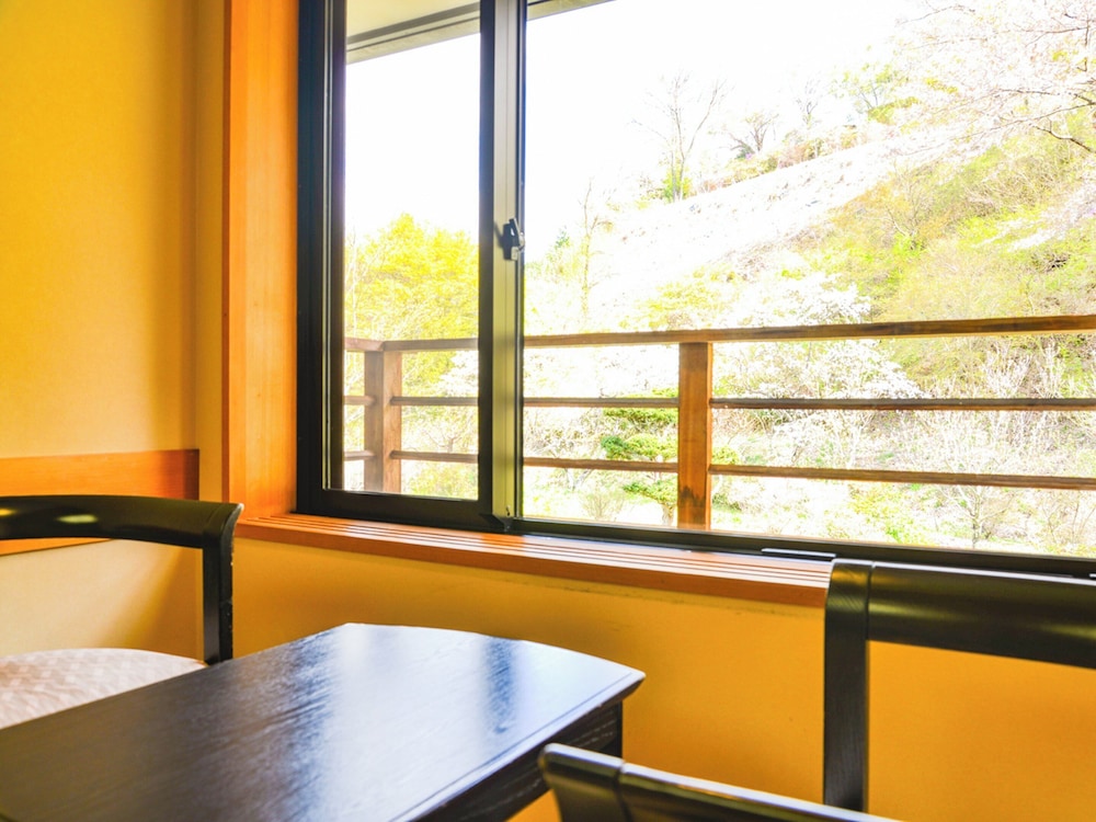 コンフォート 4 人部屋 部屋からの景観0 | 奥天竜不動温泉 佐和屋