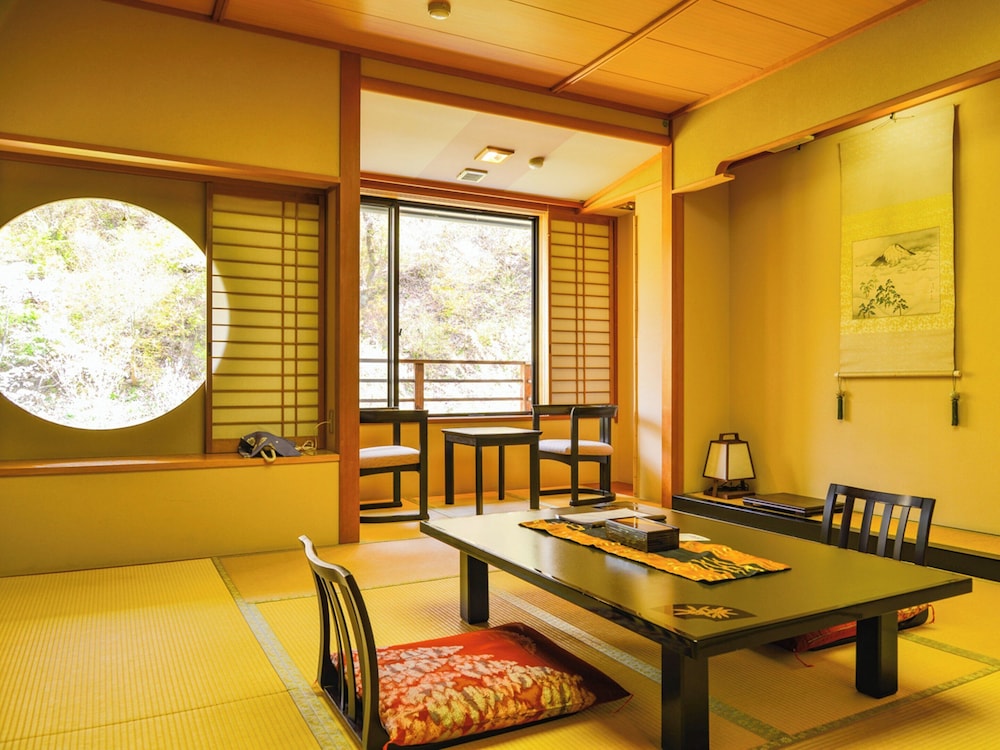 コンフォート 4 人部屋 客室3 | 奥天竜不動温泉 佐和屋