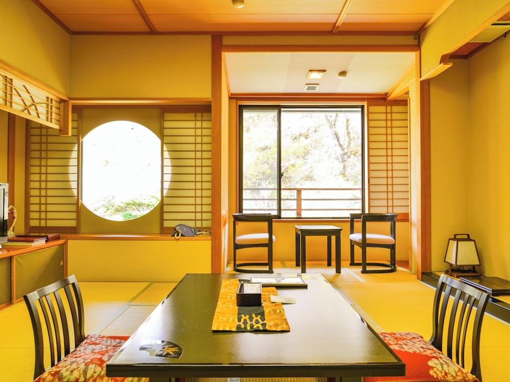 コンフォート 4 人部屋 客室2 | 奥天竜不動温泉 佐和屋