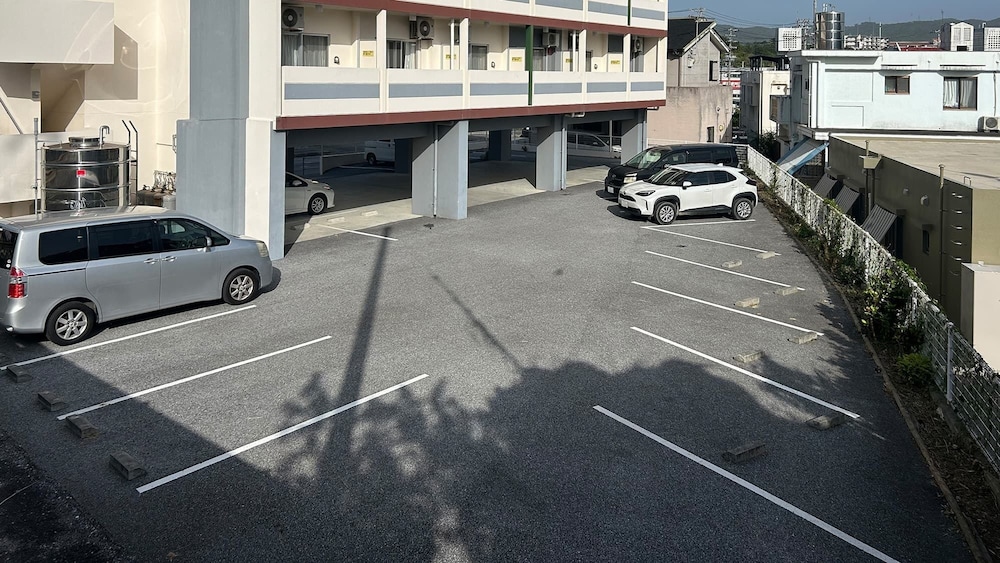 駐車場1 | HOTEL Progress inn 名護 MATABee | HOTEL Progress inn 名護 MATABee