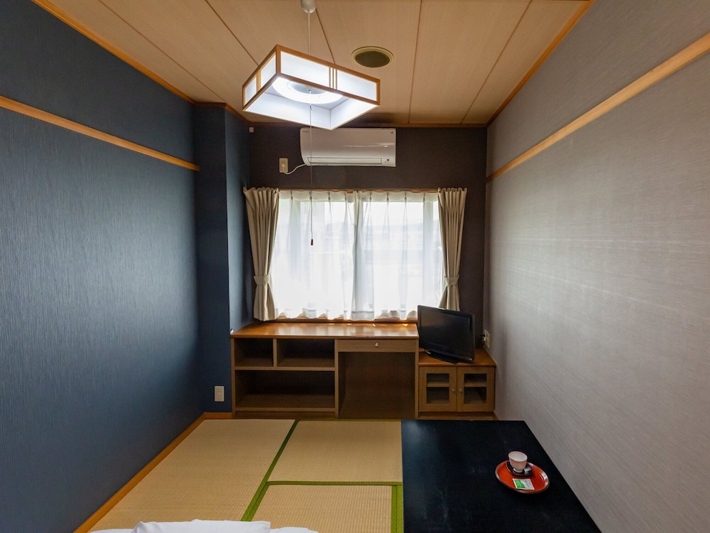 [禁煙] 和室8帖 ツイン (バス/トイレ共用) 客室3 | Tabist お宿ちとせ