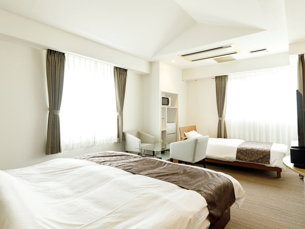 デラックスダブル+シングル 禁煙 客室1 | 別府観光ホテルエース