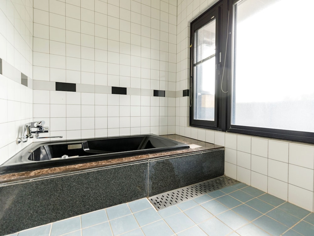 デラックスダブル+シングル 禁煙 バスルーム1 | 別府観光ホテルエース