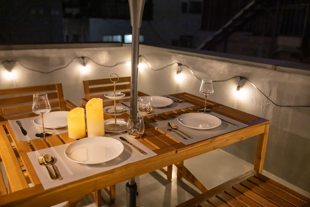 屋外ダイニングエリア1 | Tsutenkaku Royal House 屋外ダイニングエリア1 | Tsutenkaku Royal House