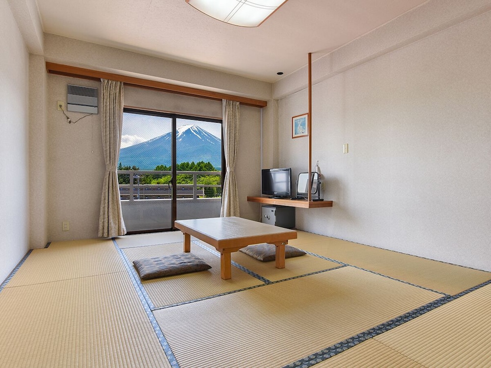 マウンテンビュー和室10畳 (禁煙 バス/トイレ付) | 河口湖 セミナープラザ ロイヤルフジ