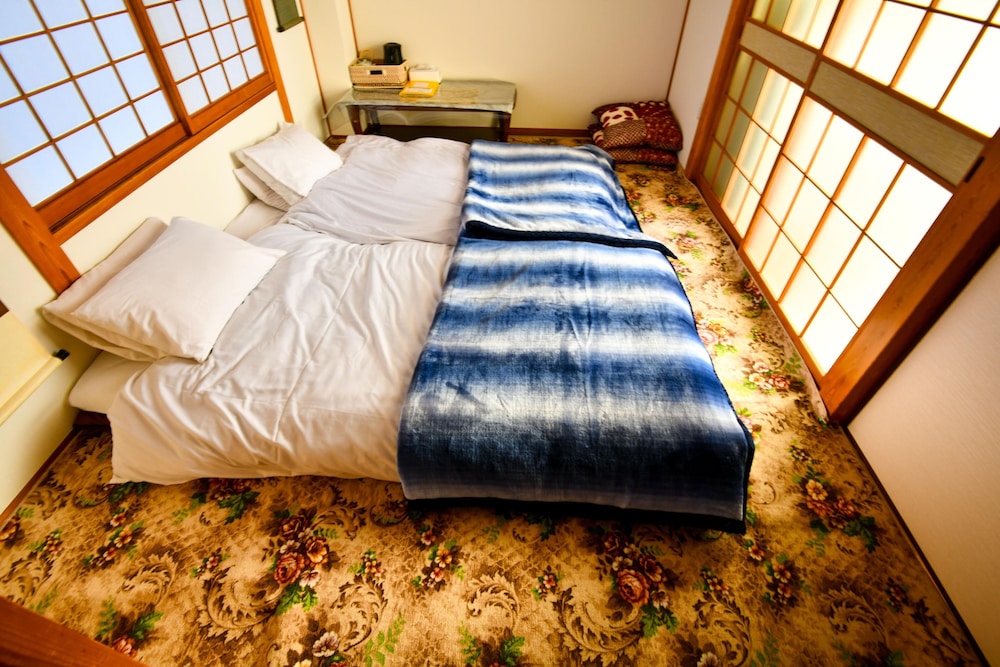 301号 家族宿泊ﾘﾗｯｸｽ和室 禁煙 客室1 | 媛楽園