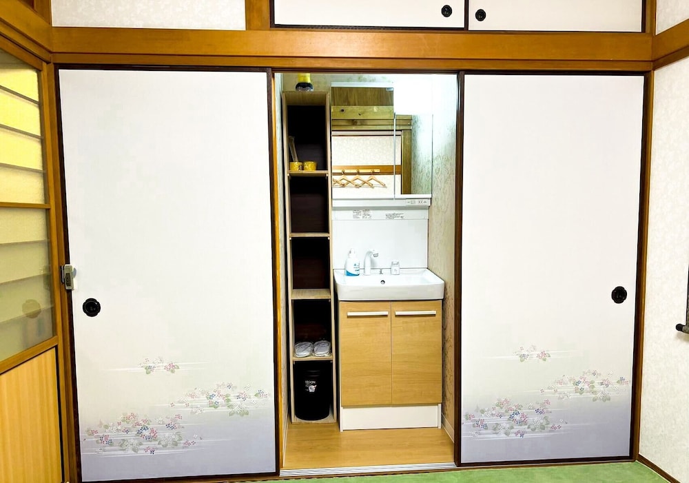 101号 家族・グループ4人以上宿泊大部屋 禁煙 客室3 | 媛楽園