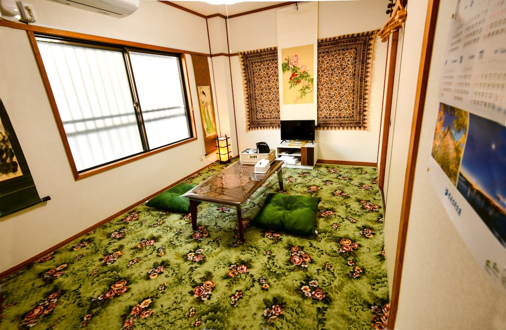 301号 家族宿泊ﾘﾗｯｸｽ和室 禁煙 客室6 | 媛楽園