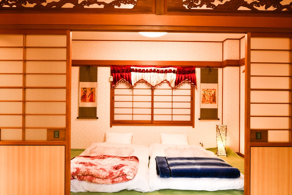 101号 家族・グループ4人以上宿泊大部屋 禁煙 客室1 | 媛楽園