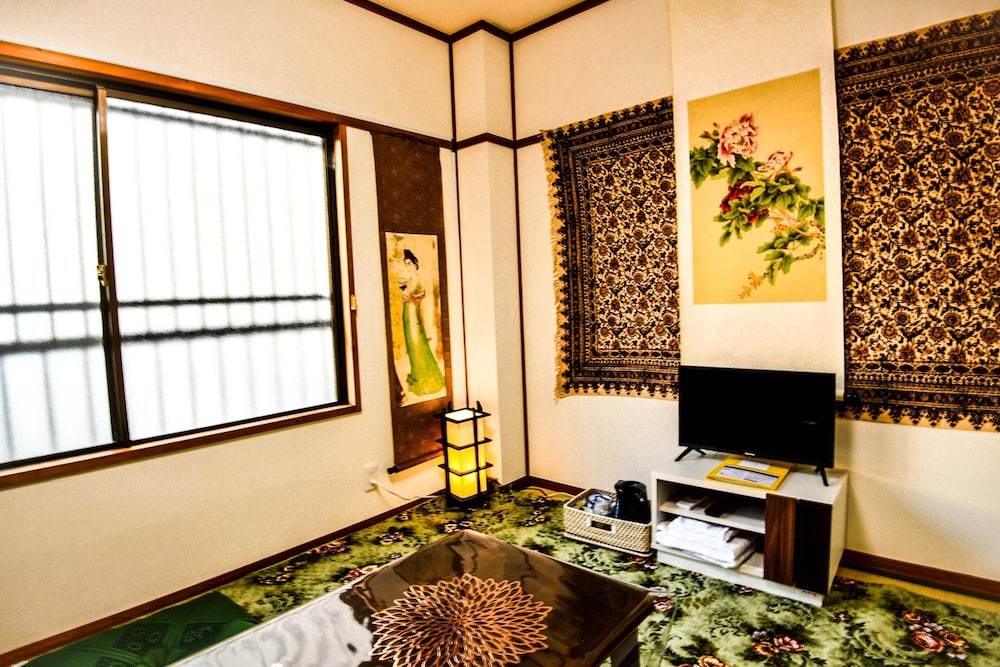 301号 家族宿泊ﾘﾗｯｸｽ和室 禁煙 | 媛楽園