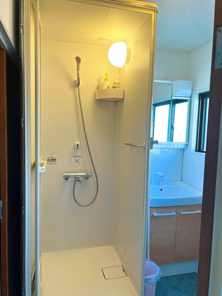 301号 家族宿泊ﾘﾗｯｸｽ和室 禁煙 バスルーム0 | 媛楽園