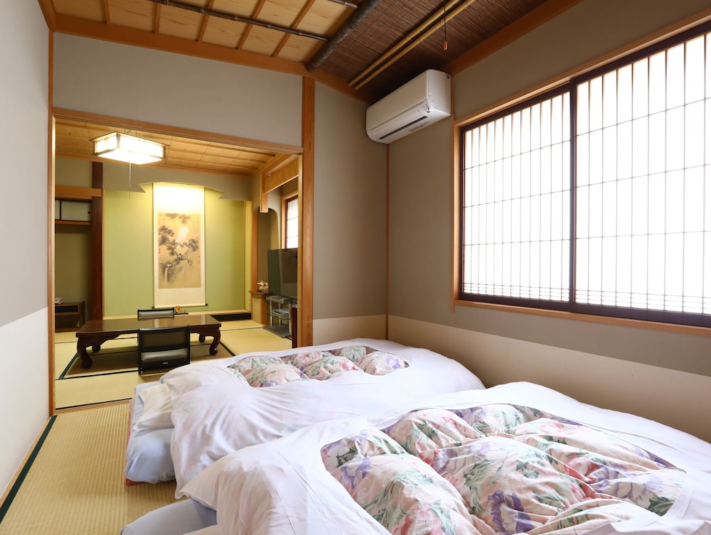 [面皮の間] 和室10畳+6畳 源泉かけ流し半露天風呂付き 禁煙 客室0 | 志賀高原 白い温泉 渓谷の湯