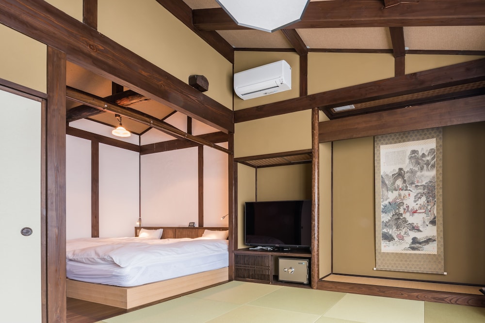 [山桜の間] 和モダン12畳 源泉かけ流し半露天風呂付き 禁煙 客室5 | 志賀高原 白い温泉 渓谷の湯